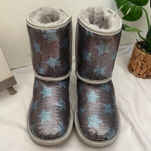 Ugg kid’s classic short II sequin star denim blue silver boot. Size 3